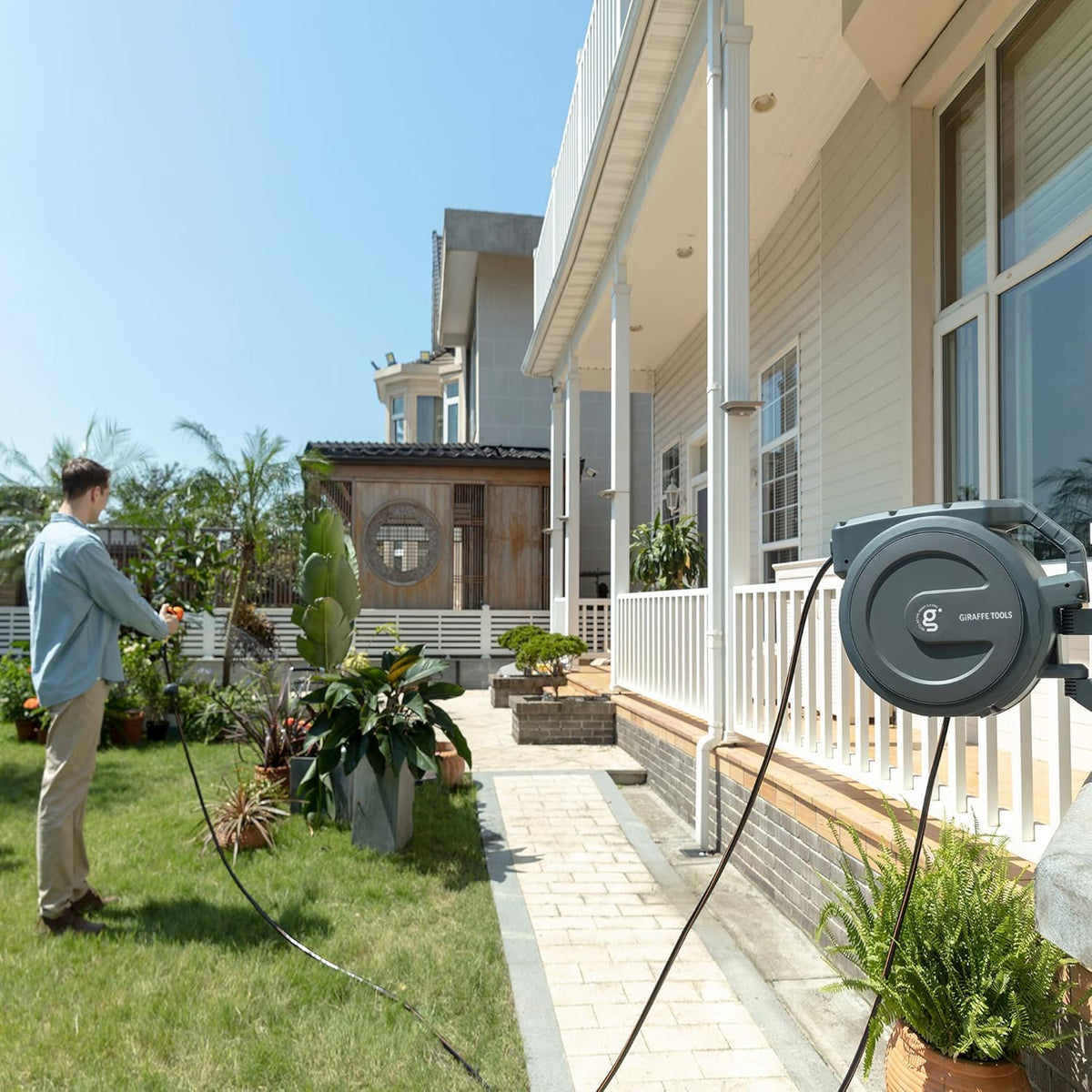 Tubo da giardino 30 metri: si srotola in un attimo e si riavvolge automaticamente